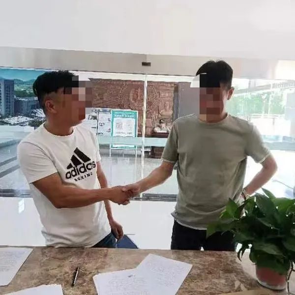 粗野男子尋求和解的新動(dòng)態(tài)，蛻變與自信的力量之旅