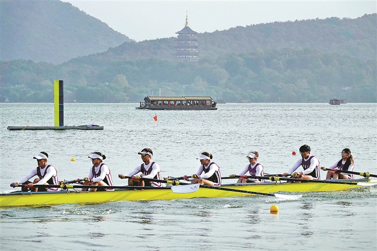 杭州賽艇比賽，激流勇進(jìn)，展現(xiàn)水上英姿