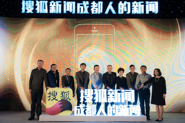成都新聞網(wǎng)科技新品亮相，未來生活新紀(jì)元震撼體驗(yàn)！