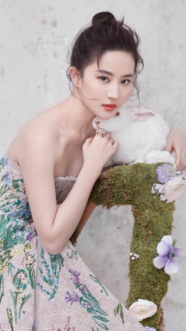 劉亦菲最新性感照與探索自然美景之旅，尋找內(nèi)心寧靜的旅程